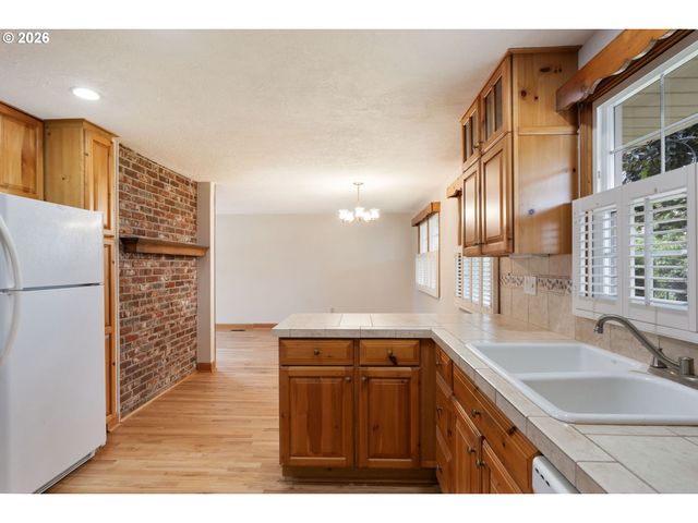 4954 Se WILLOW St, Milwaukie, OR 97222