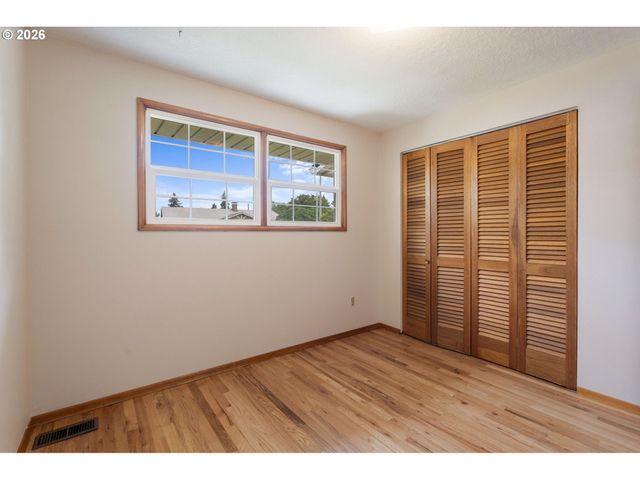 4954 Se WILLOW St, Milwaukie, OR 97222