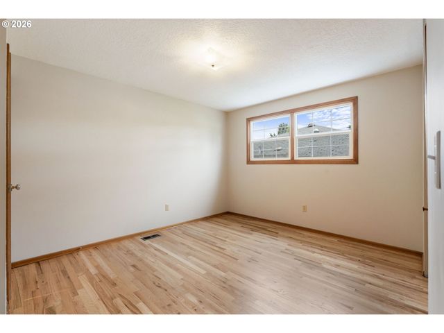 4954 Se WILLOW St, Milwaukie, OR 97222