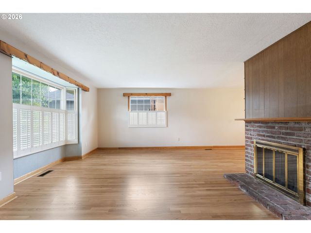 4954 Se WILLOW St, Milwaukie, OR 97222