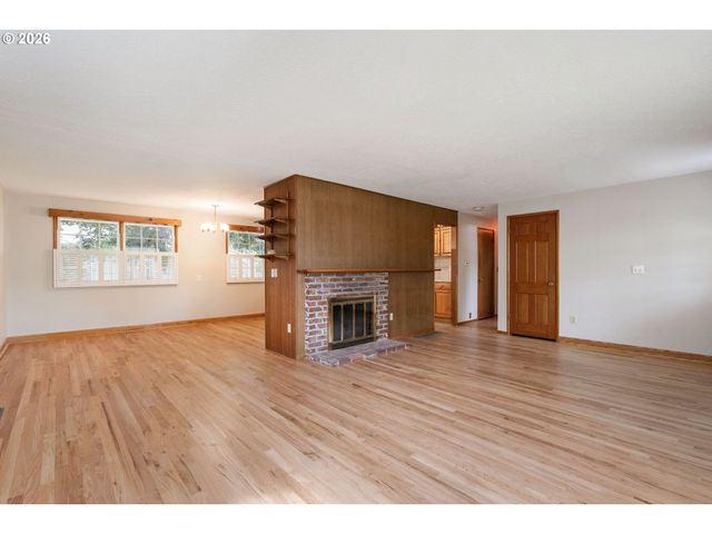 4954 Se WILLOW St, Milwaukie, OR 97222
