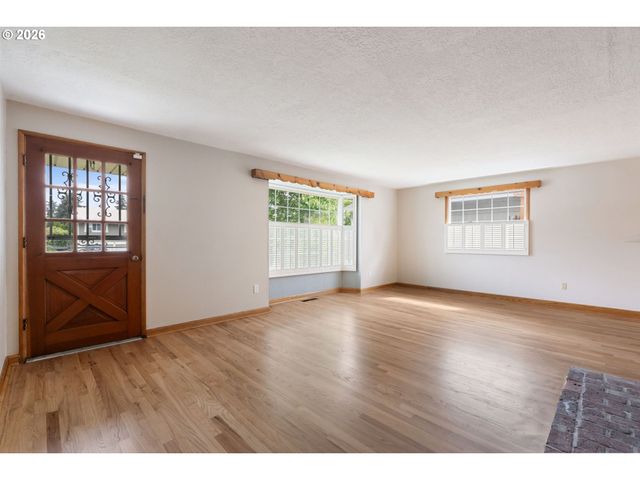 4954 Se WILLOW St, Milwaukie, OR 97222