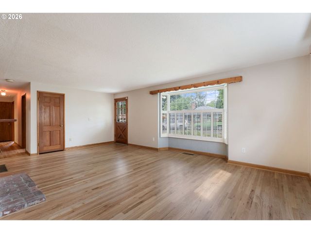 4954 Se WILLOW St, Milwaukie, OR 97222