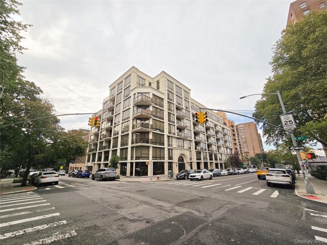 63-36 99 Sreet 8C, Rego Park, NY 11374