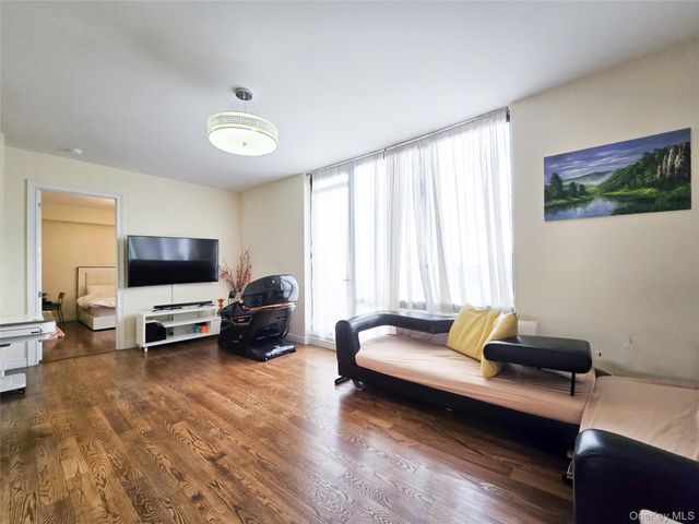 63-36 99 Sreet 8C, Rego Park, NY 11374