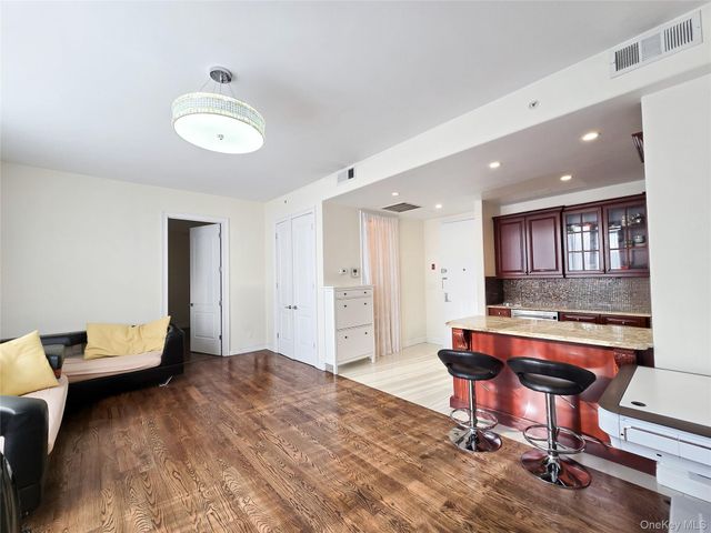 63-36 99 Sreet 8C, Rego Park, NY 11374