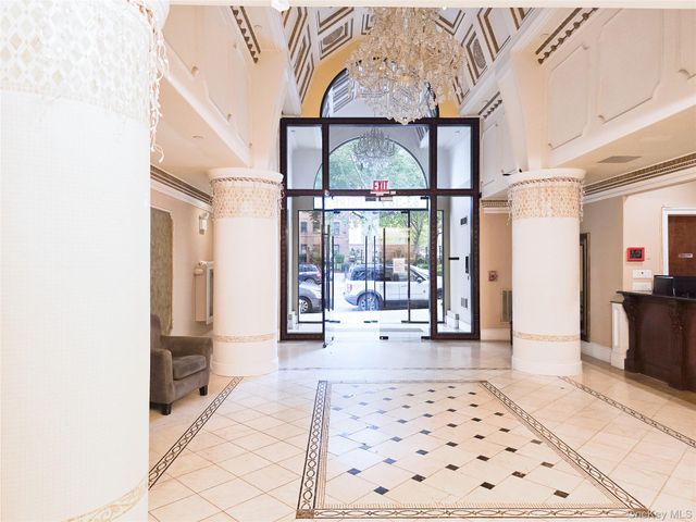 63-36 99 Sreet 8C, Rego Park, NY 11374