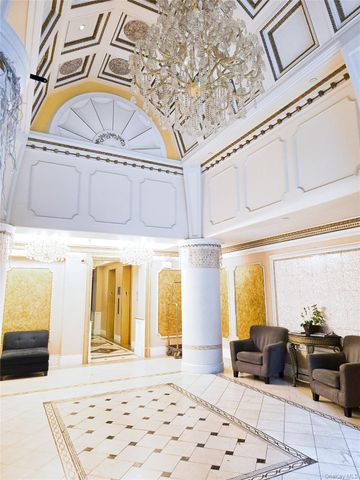 63-36 99 Sreet 8C, Rego Park, NY 11374