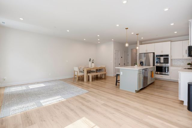 1038 Mountain View Dr, Thompsons Station, TN 37179