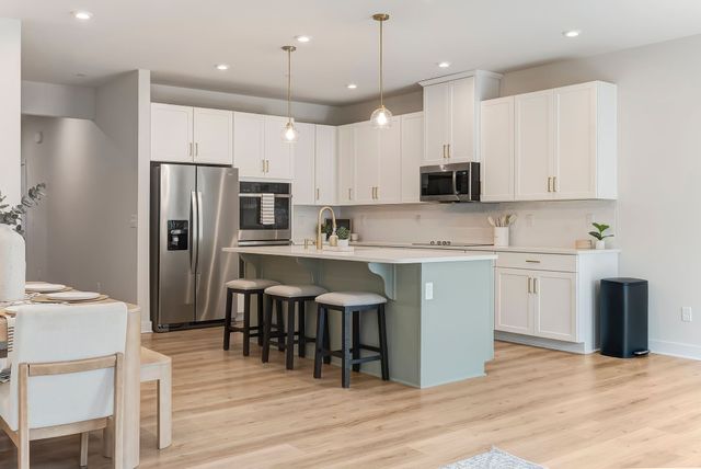 1038 Mountain View Dr, Thompsons Station, TN 37179