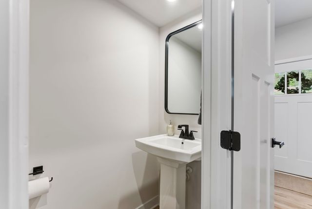 1038 Mountain View Dr, Thompsons Station, TN 37179