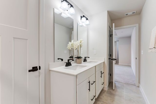 1038 Mountain View Dr, Thompsons Station, TN 37179