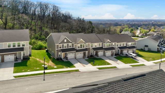 1038 Mountain View Dr, Thompsons Station, TN 37179