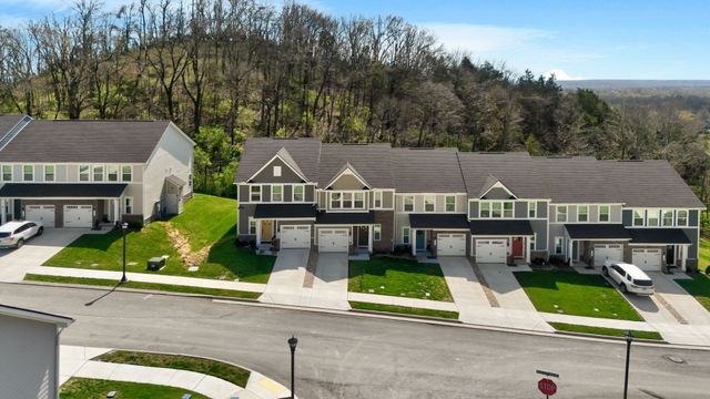 1038 Mountain View Dr, Thompsons Station, TN 37179