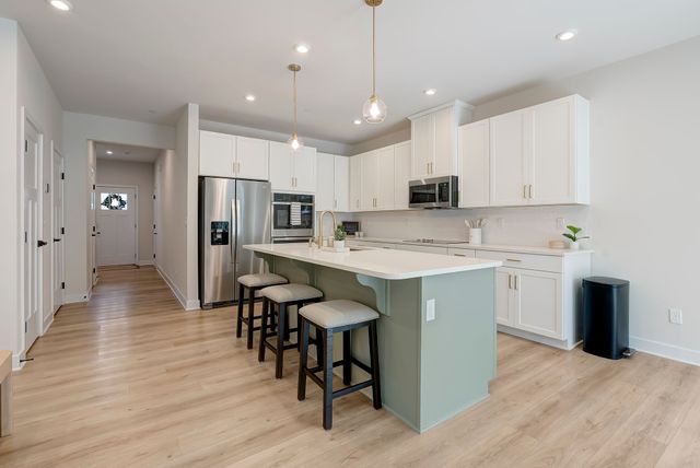 1038 Mountain View Dr, Thompsons Station, TN 37179