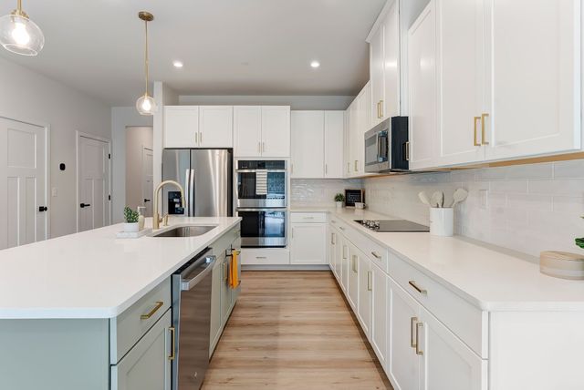 1038 Mountain View Dr, Thompsons Station, TN 37179