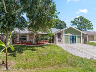 915 Kenmore Street NW, Palm Bay, FL 32907