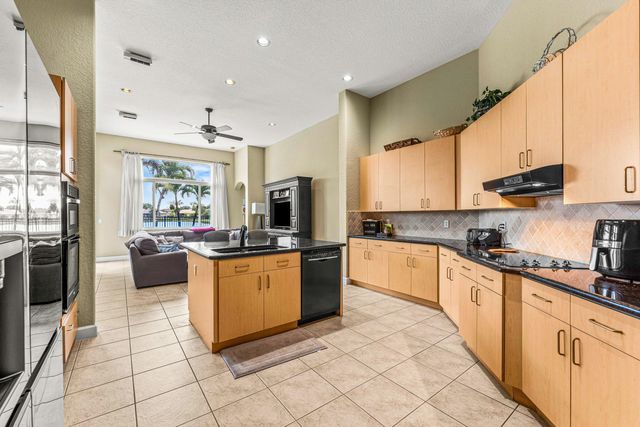 10487 Cypress Lakes Preserve Drive, Lake Worth, FL 33449