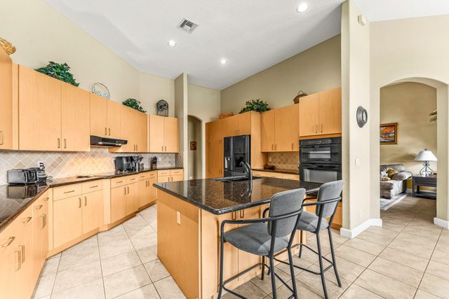 10487 Cypress Lakes Preserve Drive, Lake Worth, FL 33449