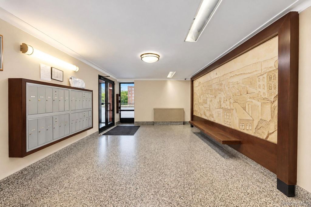 517 Riverdale Avenue 2H, Yonkers, NY 10705 — photo 2
