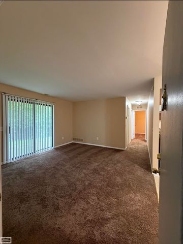 35401 Hickory Woods Lane, Clinton Twp, MI 48035