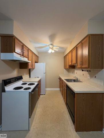 35401 Hickory Woods Lane, Clinton Twp, MI 48035