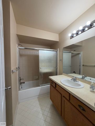 35401 Hickory Woods Lane, Clinton Twp, MI 48035