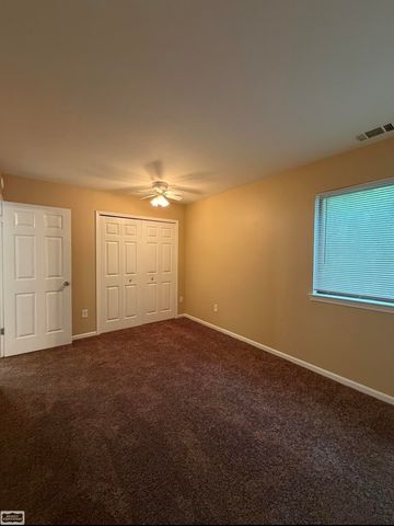 35401 Hickory Woods Lane, Clinton Twp, MI 48035