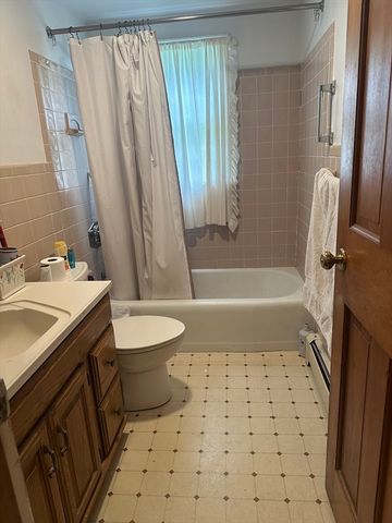 42 Grove Street, Topsfield, MA 01983