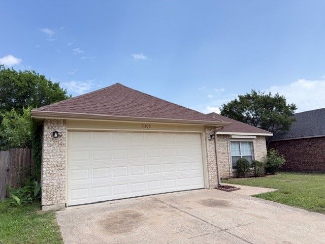5305 Manhassett Drive, Arlington, TX 76018