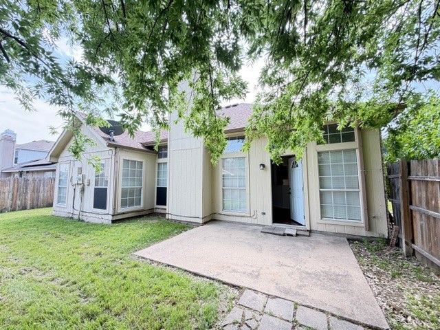 5305 Manhassett Drive, Arlington, TX 76018