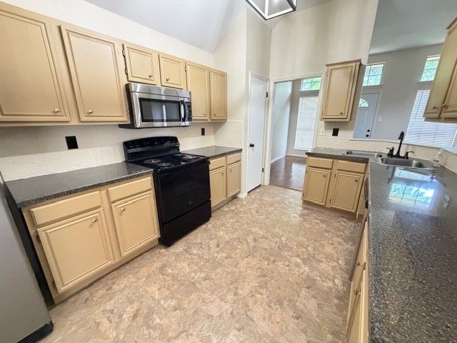 5305 Manhassett Drive, Arlington, TX 76018