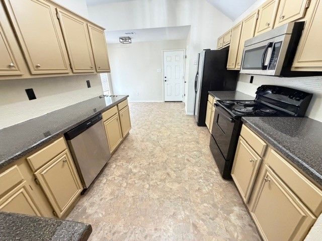 5305 Manhassett Drive, Arlington, TX 76018