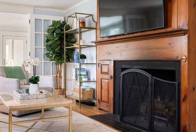 22 Standish Rd, Wellesley, MA 02481