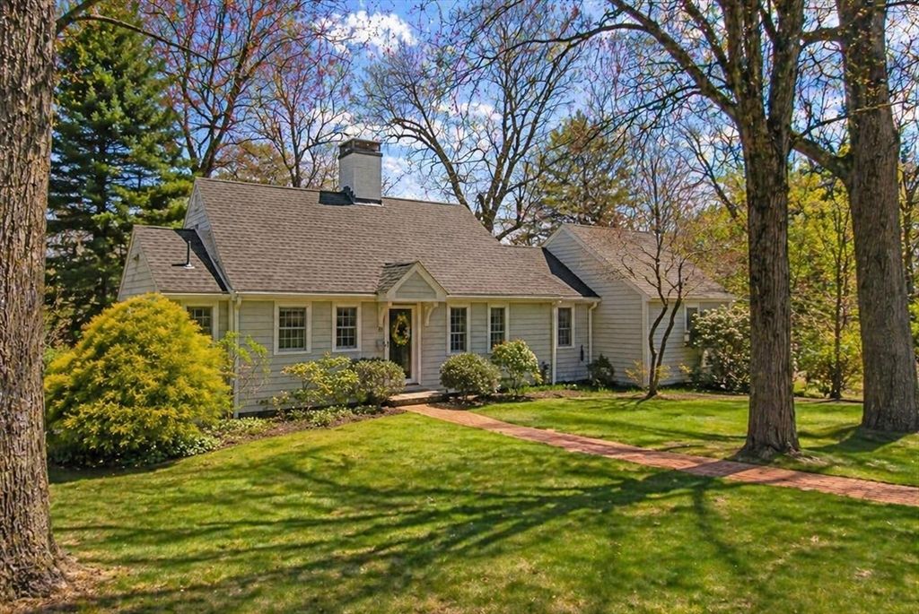 22 Standish Rd, Wellesley, MA 02481