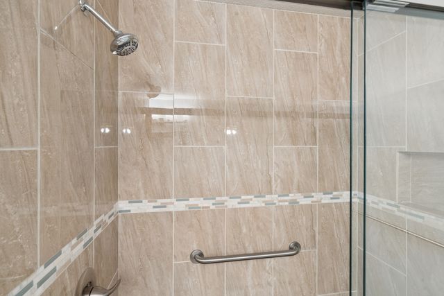 2315 E 57th Street, Davenport, IA 52807