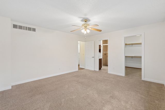 2315 E 57th Street, Davenport, IA 52807