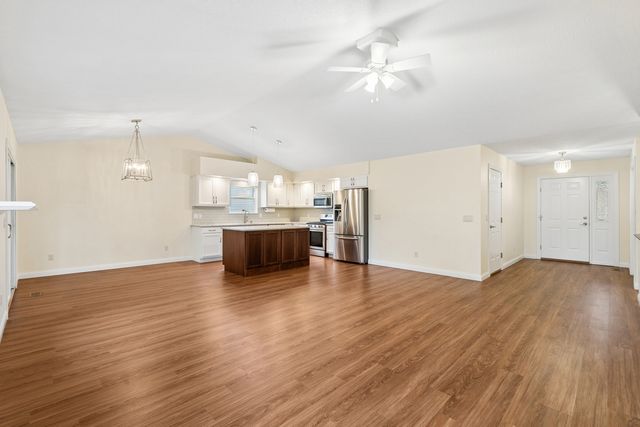 2315 E 57th Street, Davenport, IA 52807