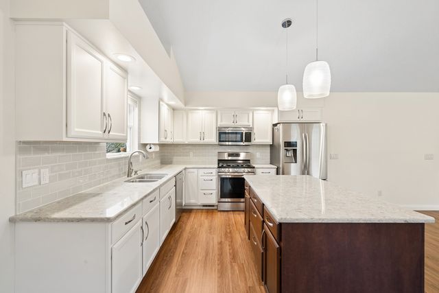 2315 E 57th Street, Davenport, IA 52807