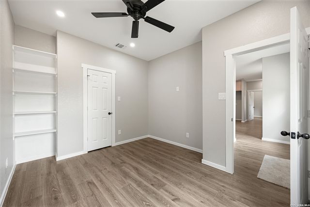 316 Royal Oaks Dr, Somerset, TX 78069