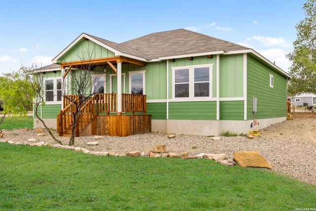 316 Royal Oaks Dr, Somerset, TX 78069