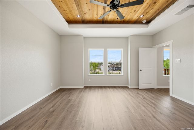 316 Royal Oaks Dr, Somerset, TX 78069