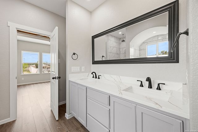 316 Royal Oaks Dr, Somerset, TX 78069