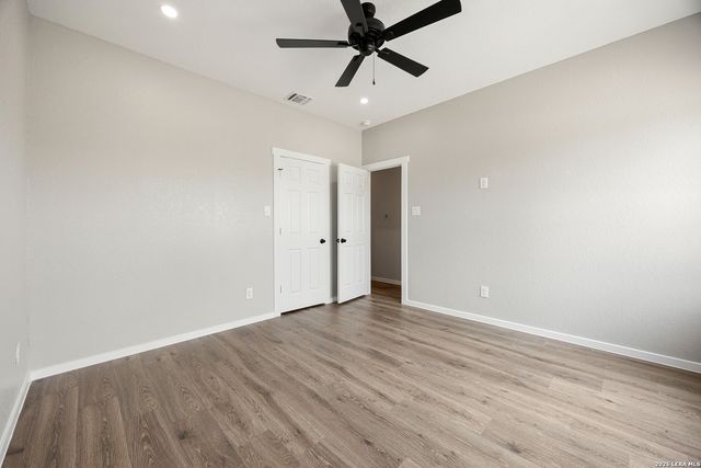 316 Royal Oaks Dr, Somerset, TX 78069
