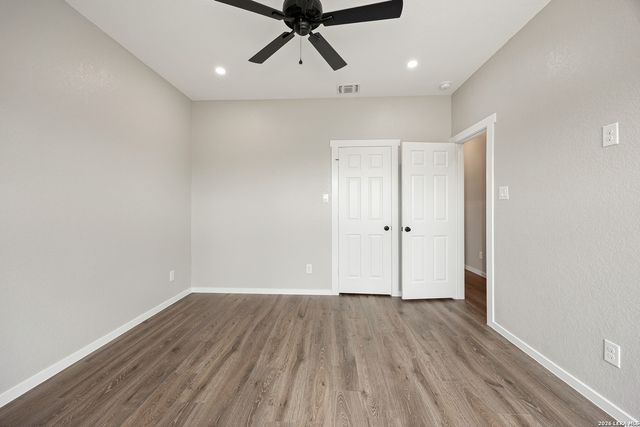316 Royal Oaks Dr, Somerset, TX 78069