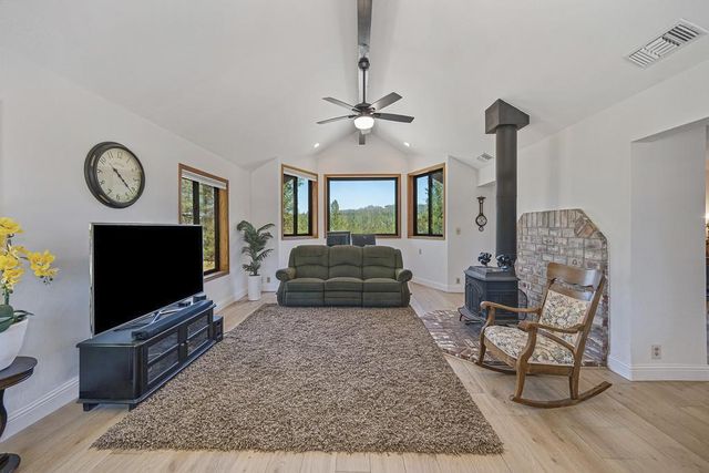 2831 Derrick Dr, Greenwood, CA 95635
