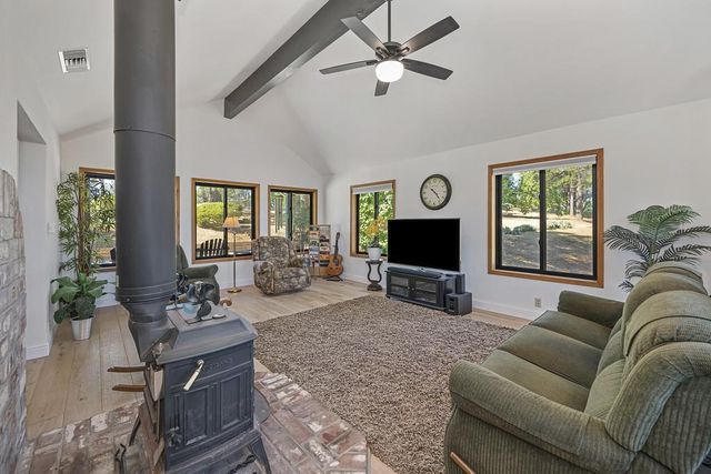 2831 Derrick Dr, Greenwood, CA 95635