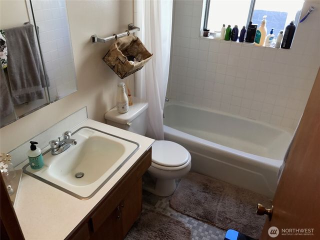 5920 24th Avenue NW, Seattle, WA 98107