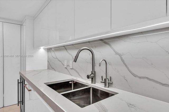9801 Collins Avenue 5U, Bal Harbour, FL 33154