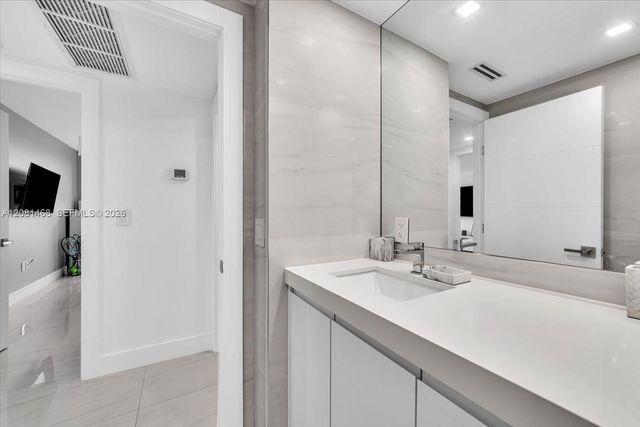 9801 Collins Avenue 5U, Bal Harbour, FL 33154